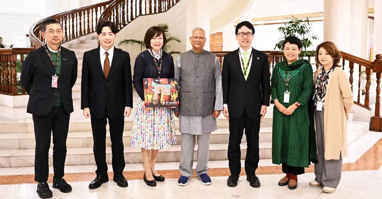 প্রধান উপদেষ্টার সঙ্গে সাক্ষাৎ করেছেন জাপানের সাবেক প্রধানমন্ত্রীর স্ত্রী আকি আবে